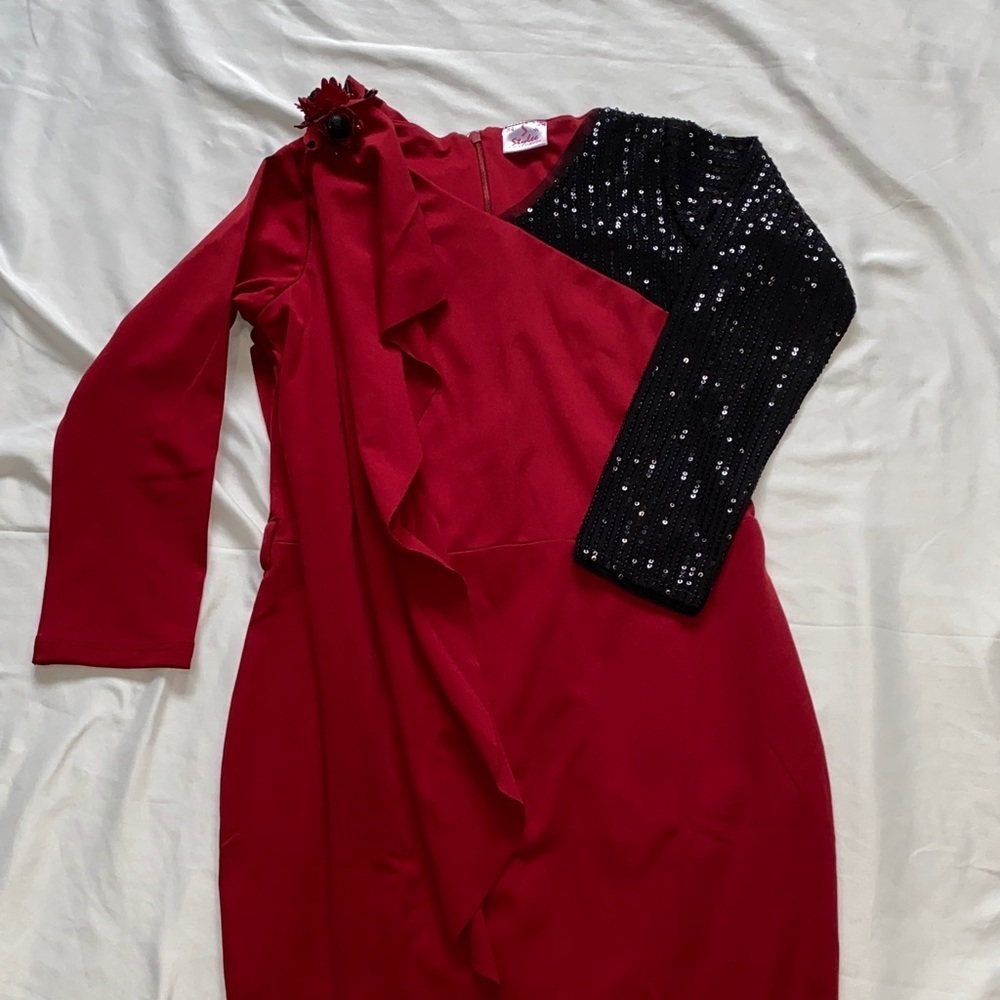 Chic Asymmetrical Red and Black Dress - Picture 2 of 14